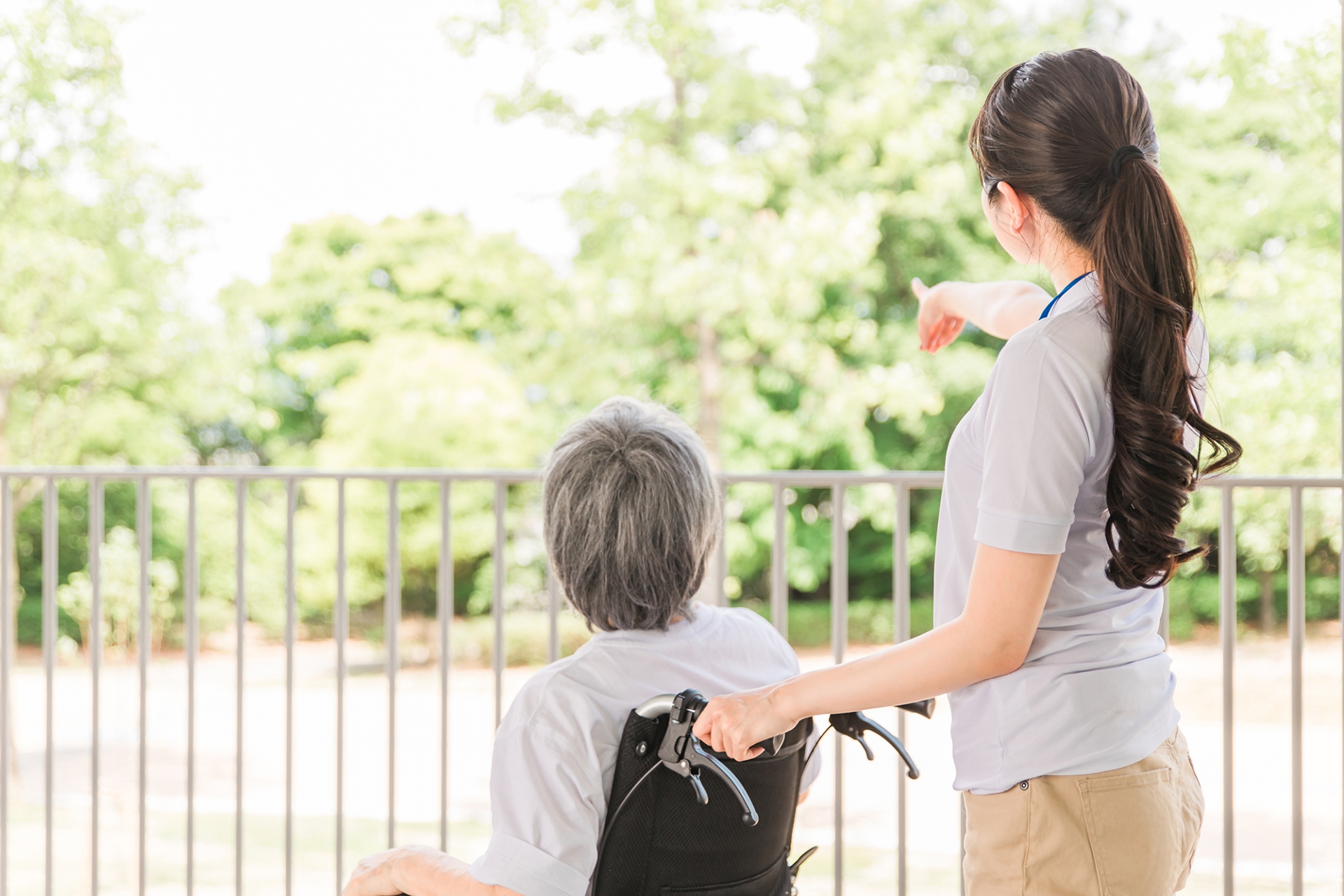 介助士